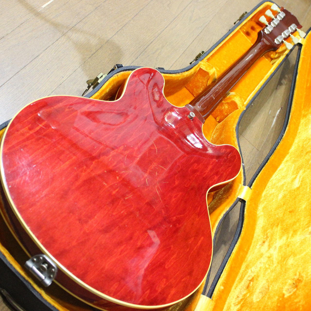 Gibson ES-335 Cherry ギブソン ES335 チェリー 1969-1970年製です 