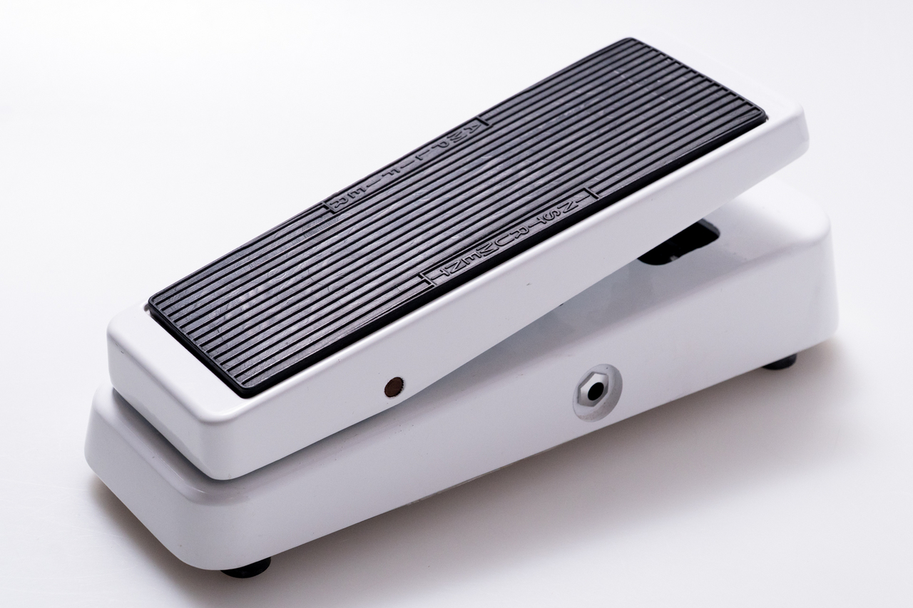 JIM DUNLOP 105Q CRYBABY BASS WAH　エフェクター Amazon.com: JIM DUNLOP 105Q Cry Baby Bass Wah Guitar Effects