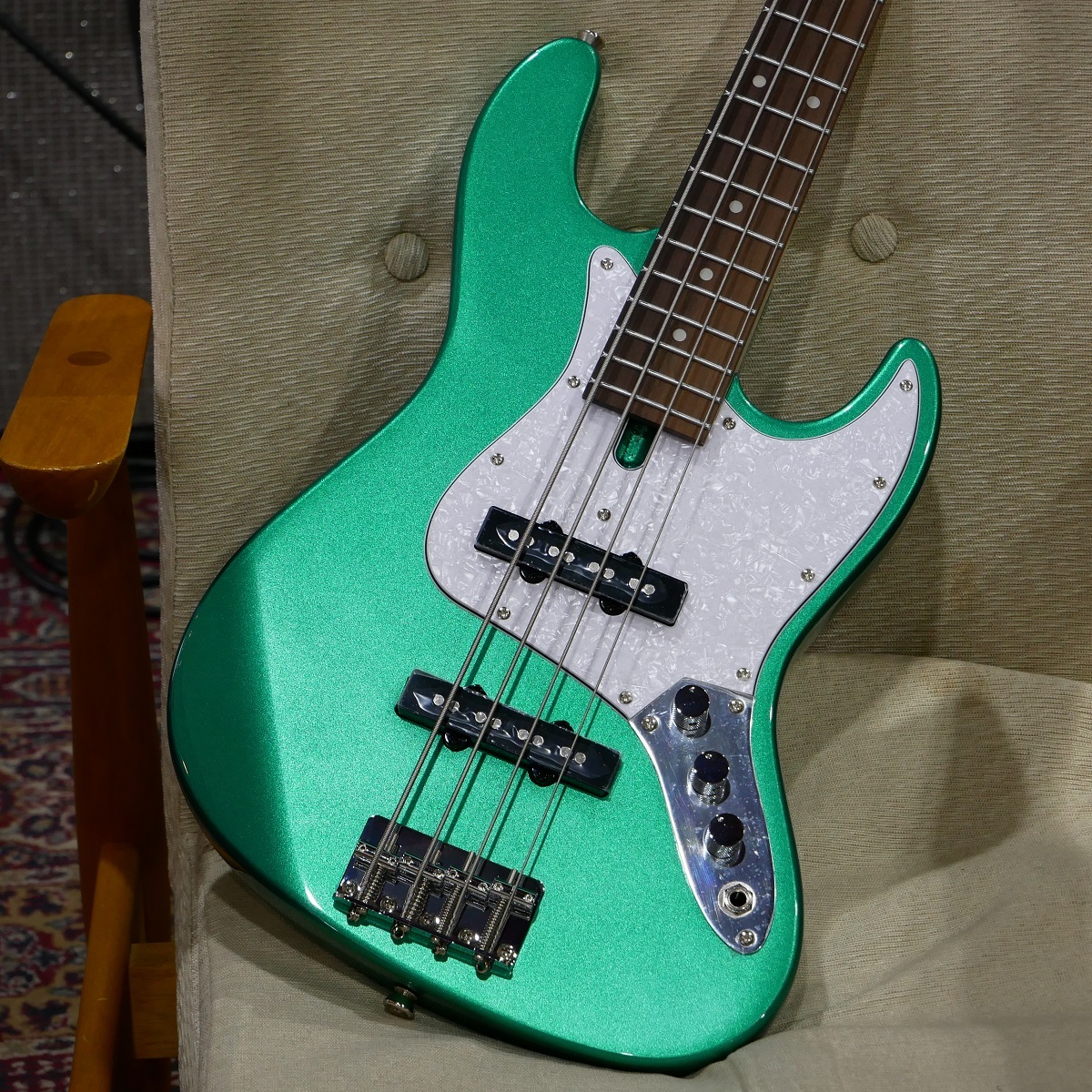 【美品】Bacchus BJB-64V エレキベース グリーン Bacchus BJB-64V BEGINNING OF THE NEW TRADITON エレキベース - プチ