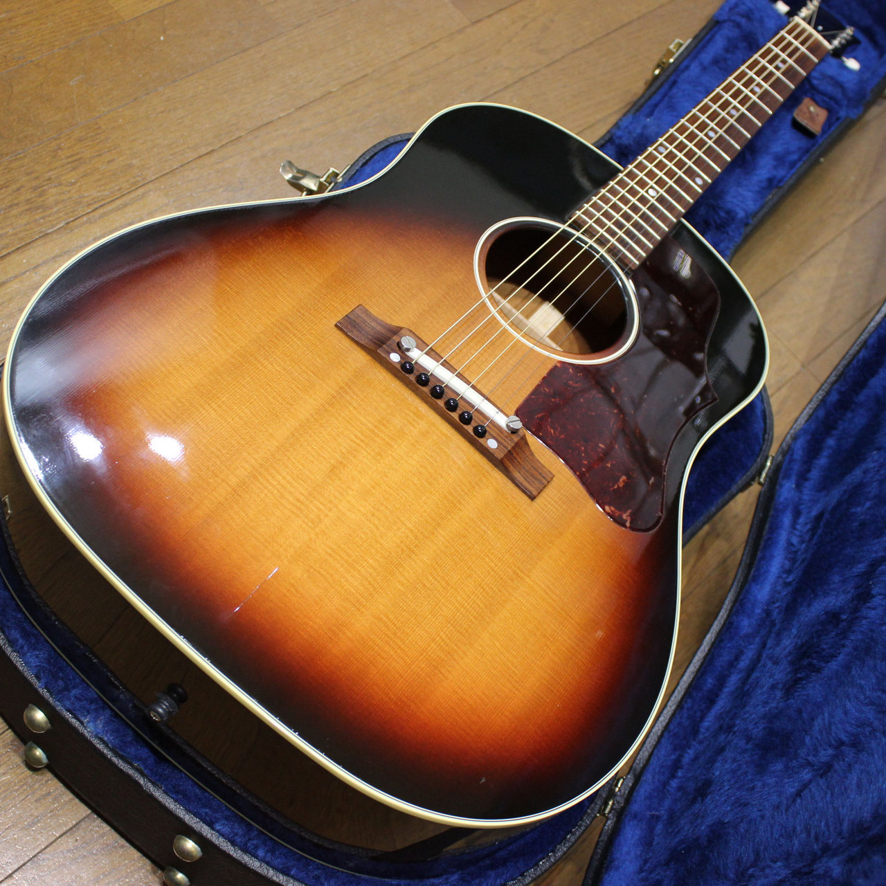 Gibson J-45 