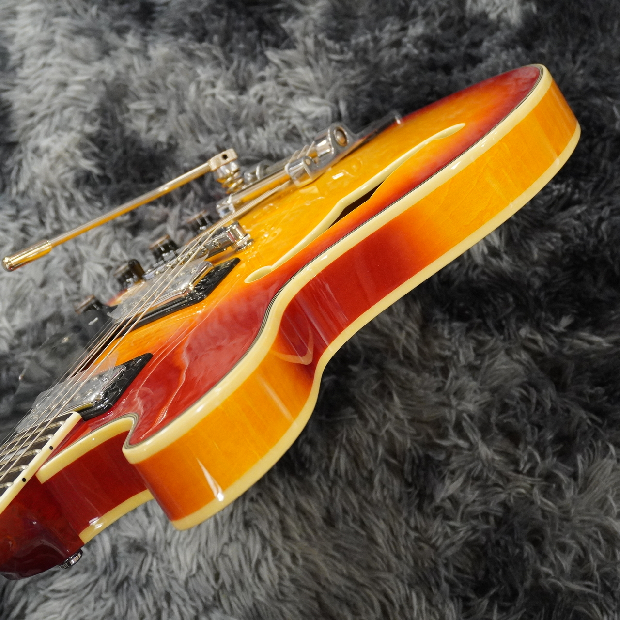 Sire Larry Carlton H7T CS (Cherry Sunburst) 【展示チョイキズ特価