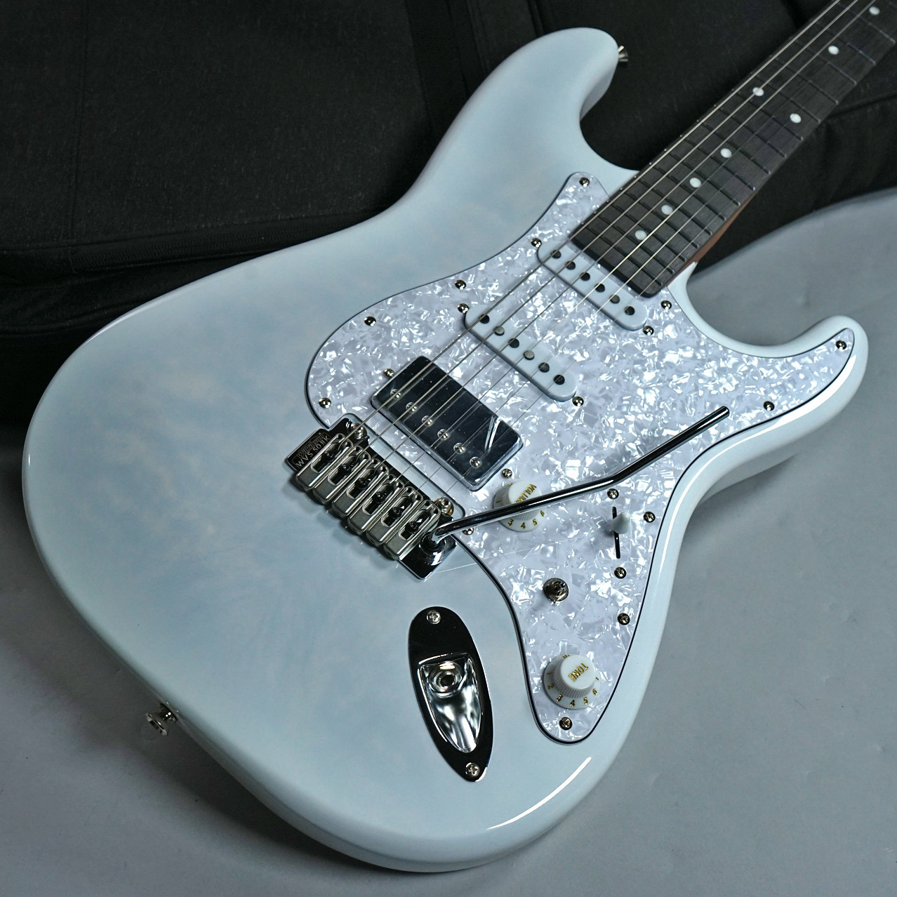 HISTORY HST-Performance SSH QM White Burst HST/SSH-Perf/QM