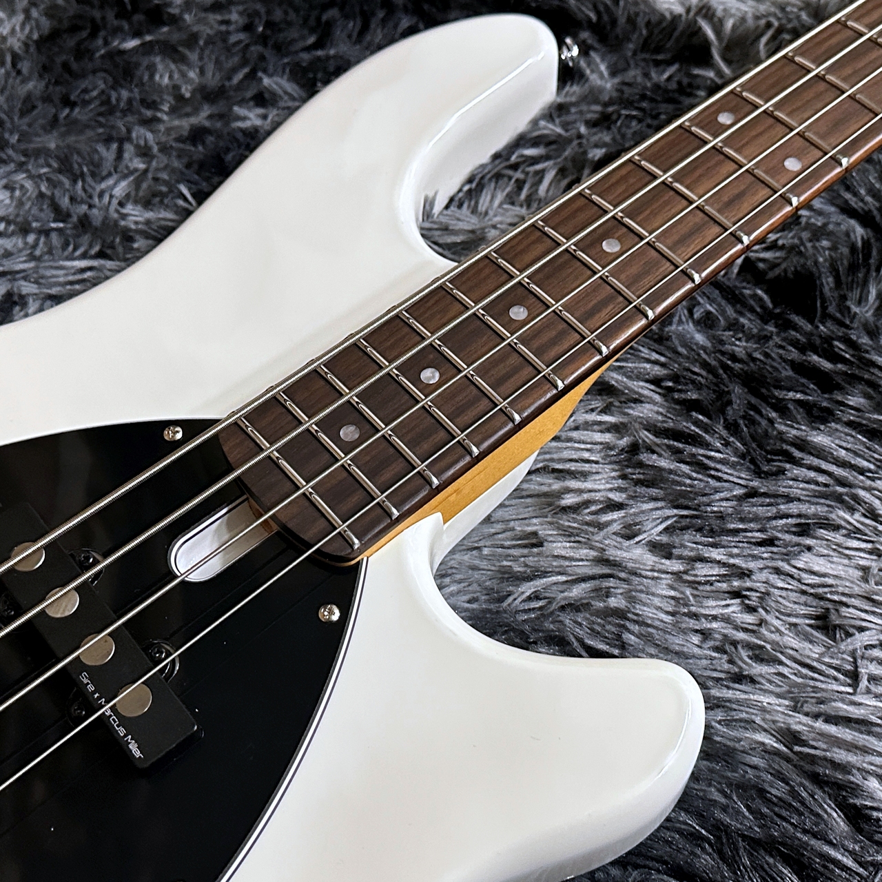 Sire Marcus Miller Z7 4-String AWH (Antique White) 【2025年製