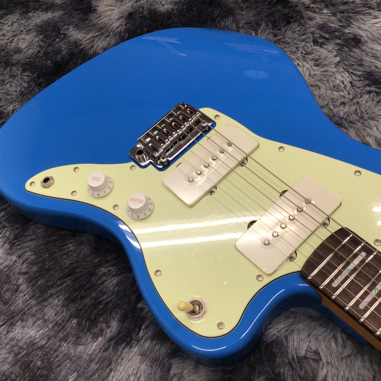 Sire Larry Carlton J3 Blue 【ラリー・カールトン監修】【展示