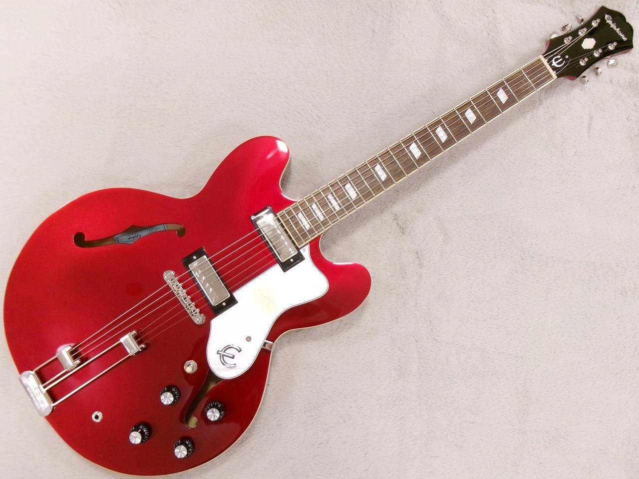 みあさん専用　Epiphone リビエラ/ビグズビ付き　赤  ハードケース付き みあさん専用 Epiphone リビエラ/ビグズビ付き 赤 ハードケース付き
