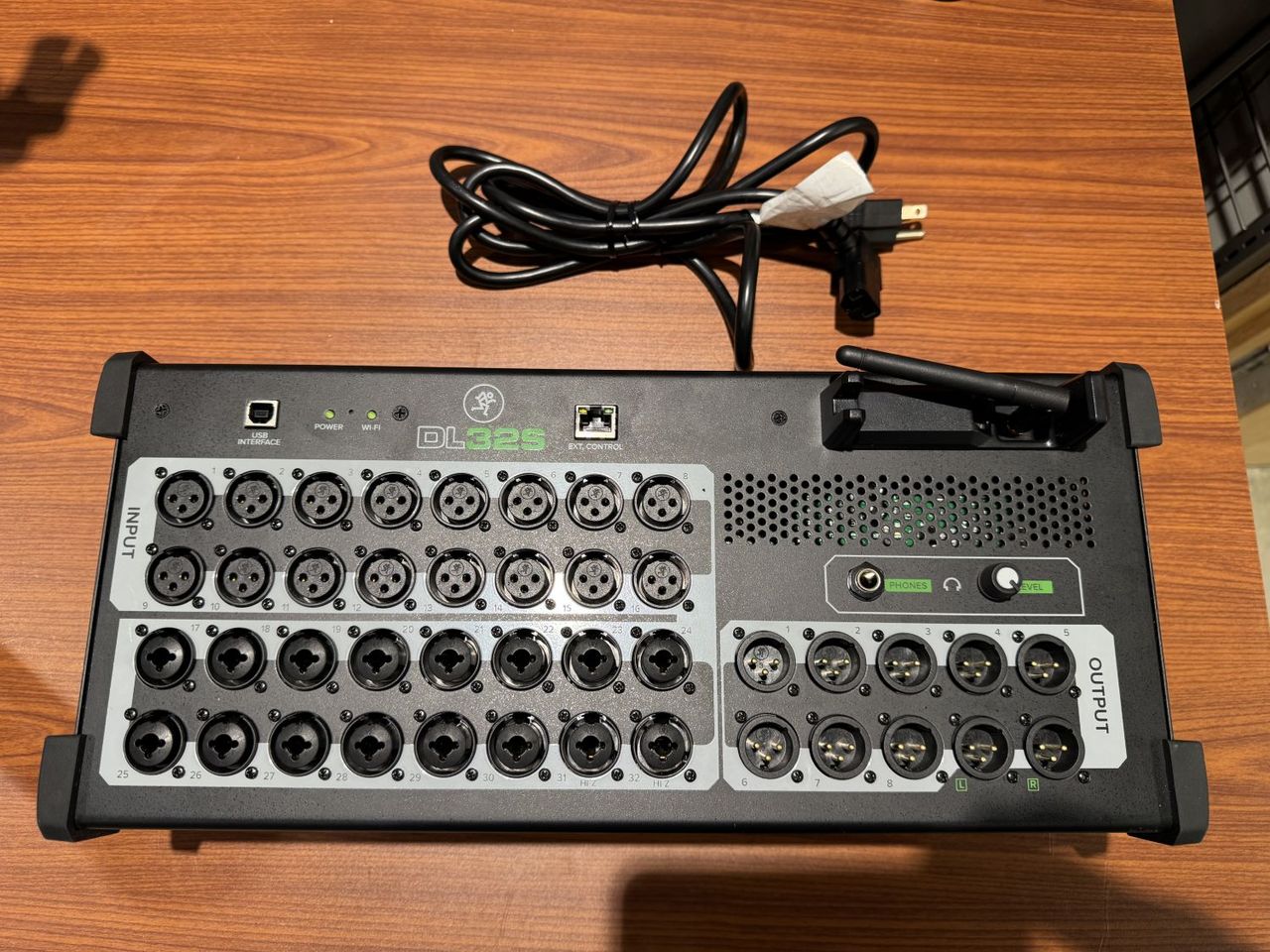 Mackie DL32S デジタルミキサー 国内正規品（中古/送料無料）【楽器