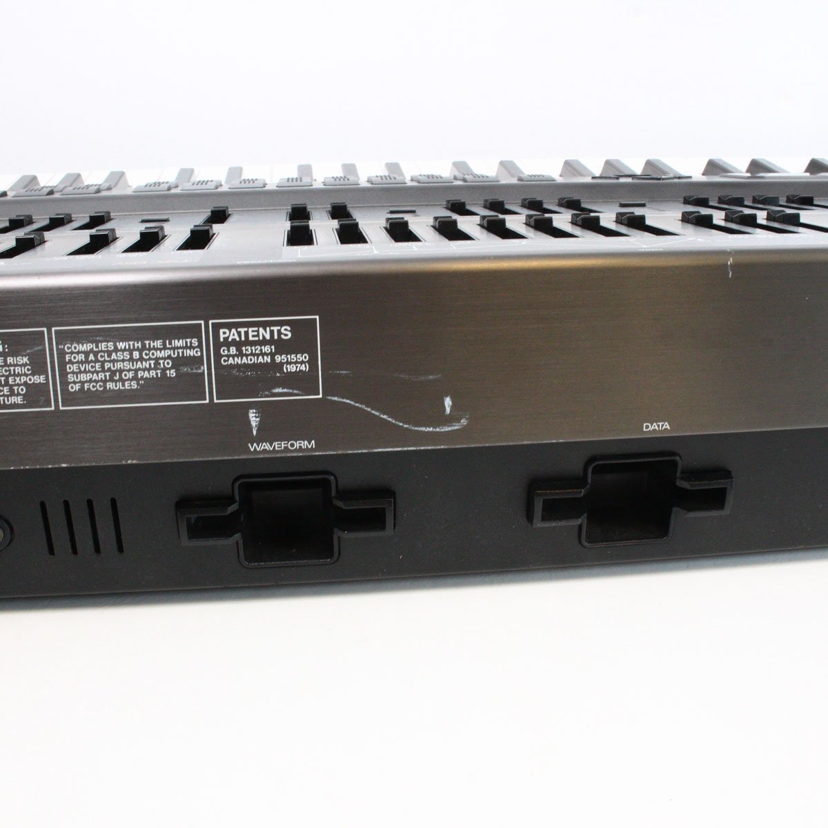 送料無料! Roland JD-800 向かって右側樹脂パネルヒビありですが 送料無料! Roland JD-800 向かって右側樹脂パネルヒビありですが