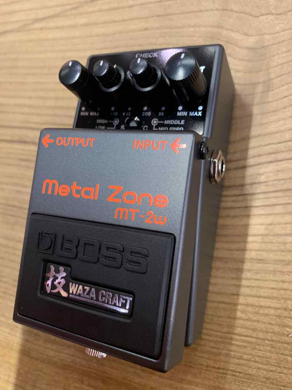 新品 BOSS MT-2W メタルディストーション Waza Craft boss-mt-2w-metal-zone-waza-
