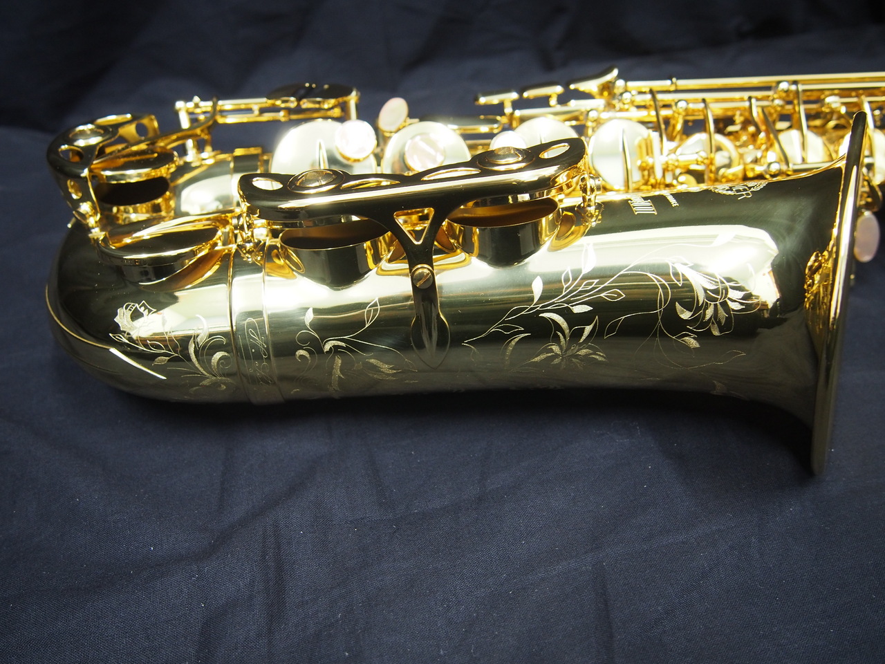 SELMER セルマー アルトサックス シリーズⅢ ゴールドラッカー仕上げ(彫刻入り)（新品）【楽器検索デジマート】