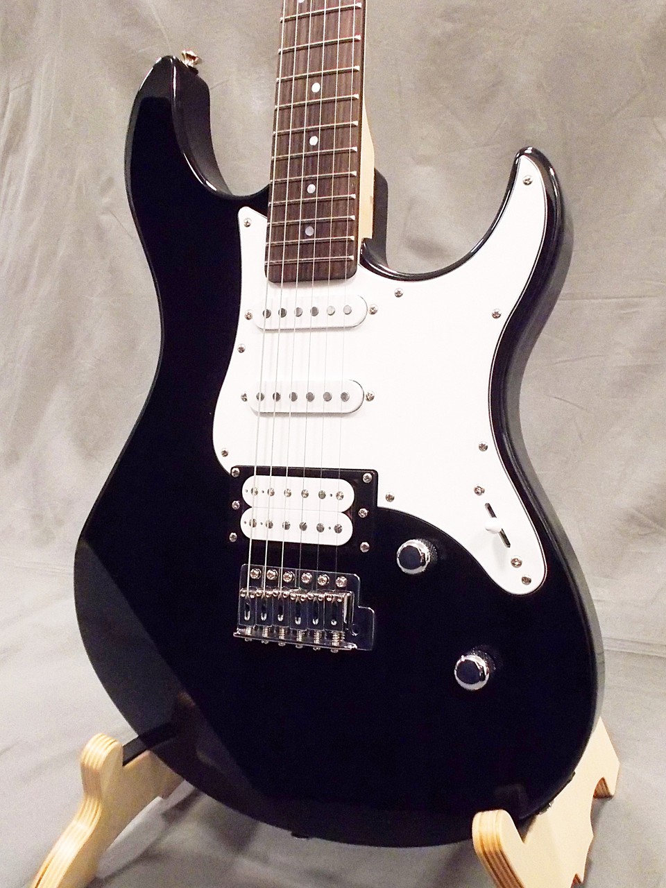 美品　YAMAHA PACIFICA 112V VW パシフィカ　コイルタップ YAMAHA / PACIFICA112V VW (ヴィンテージホワイト) ヤマハ