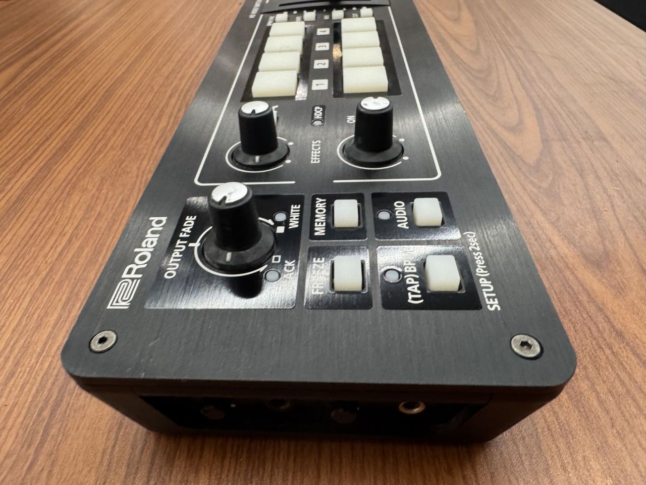 Roland V-1HD コンパクトHD ビデオスイッチャーV1HD（B級特価/送料無料