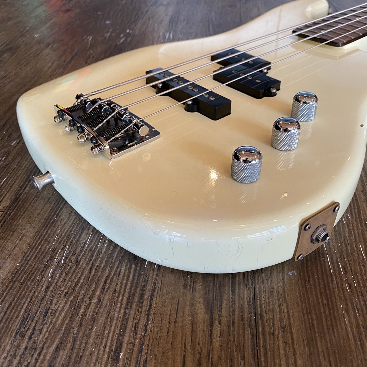 アリアダイヤモンドのエレキべースギター中古品 数量限定，新品 アリア diamond レスポールタイプ セットネックエレキ