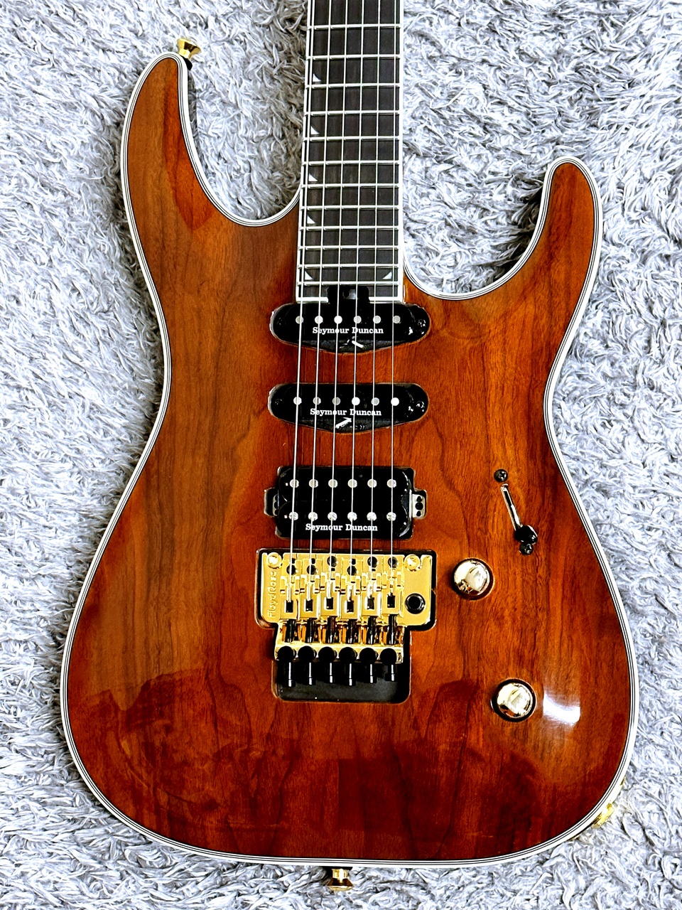 Jackson Pro Plus Series Soloist SLA3W Walnut / Ebony