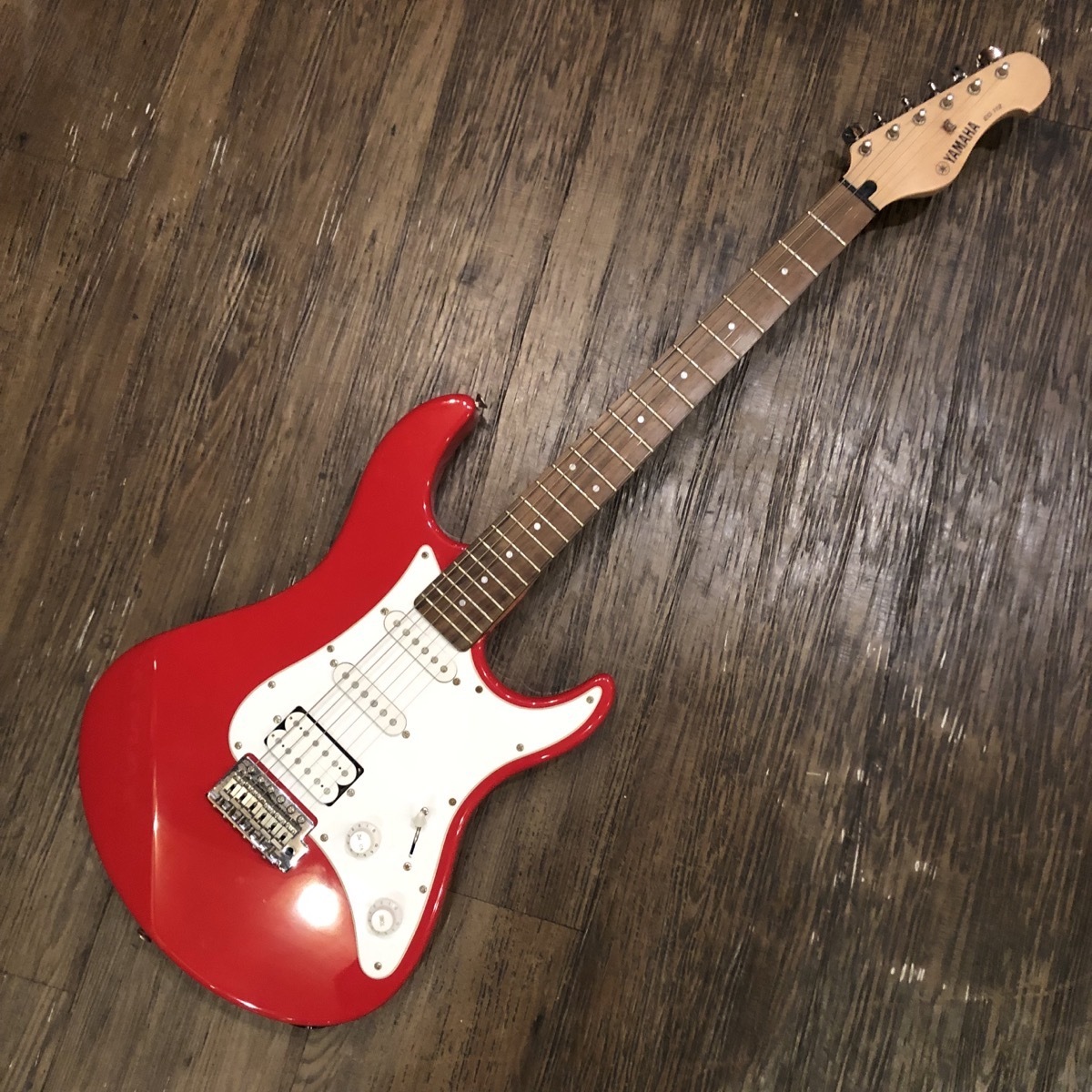 Yamaha EG-112 Electric Guitar エレキギター Guitarra Yamaha Stratocaster EG112 Preto Envernizado 6 Cordas