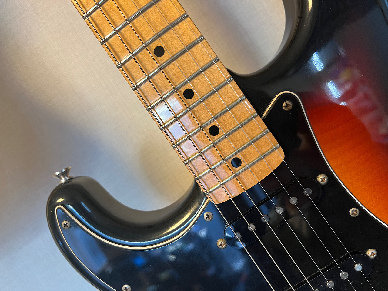 ギター　レフティ　Left　Fender Amazon | Fender Player Stratocaster Left-Handed Candy Apple Red