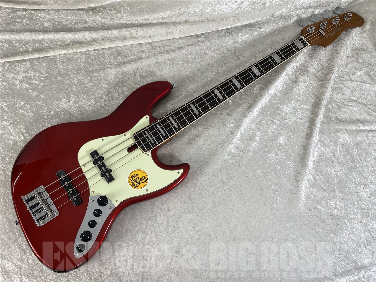 Sire Marcus Miller V7 New Gen 4-String (Candy Apple Red) （新品