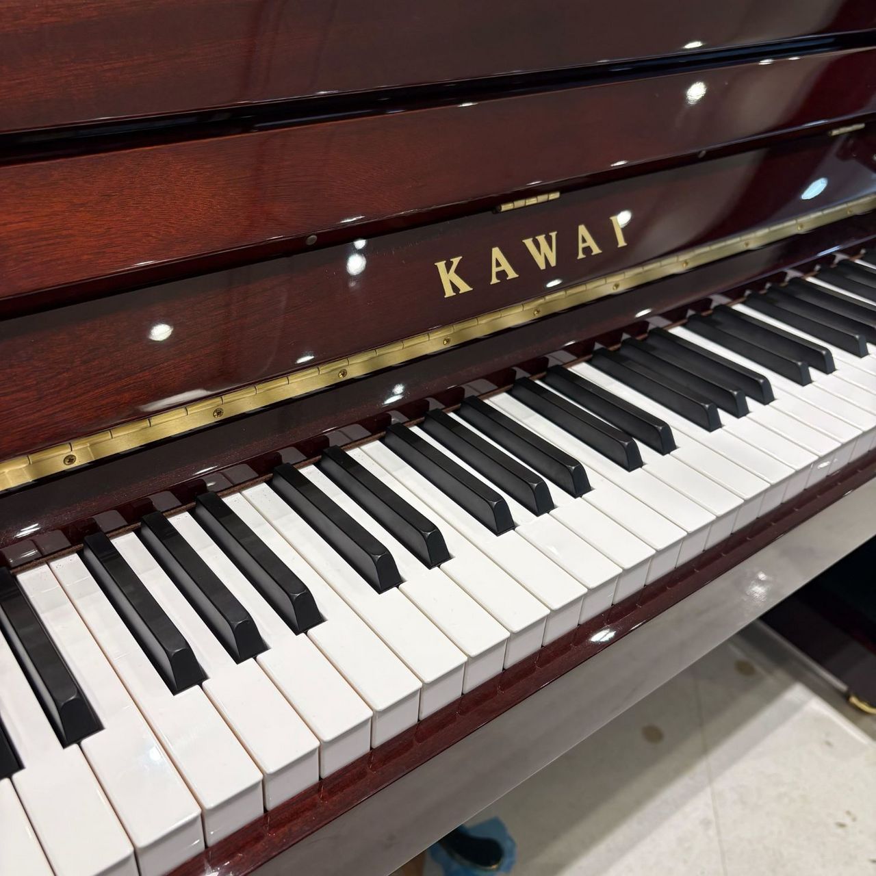 KAWAI K-114SN 【店頭展示品1台限り】マホガニー艶出し塗装仕上げ