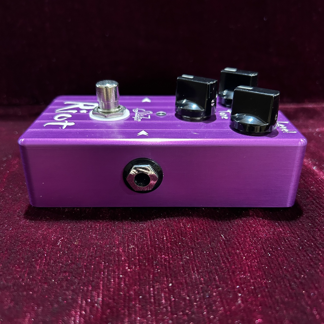 【Suhr Riot ディストーション】 ディストーション】Suhr 人気モデル”Riot”のコンパクトサイズ