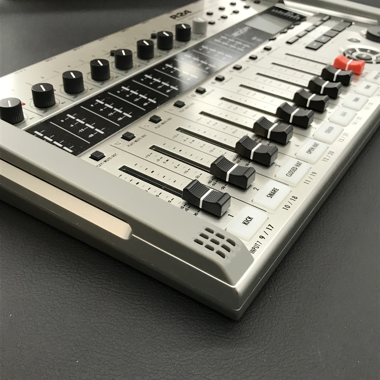 ZOOM R24 MultiTrakRecorder（中古）【楽器検索デジマート】