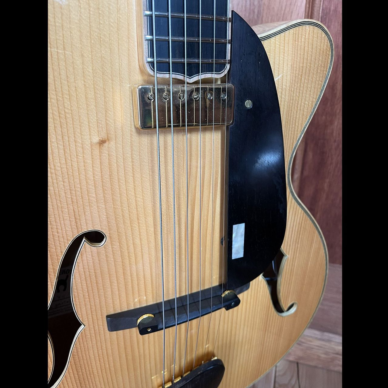 【DVD】アーチトップギターの製作と設計 Amazon.co.jp: アーチトップ・ギターズ／YOUNG GUITAR special