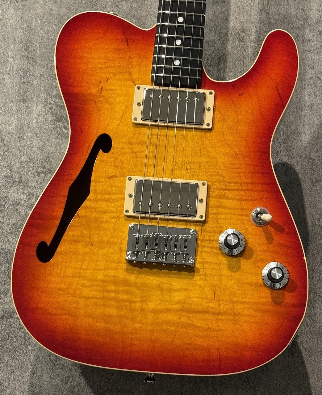 K.Nyui Custom Guitars KNTE Semi-Hollow Cherry Sunburst 2022