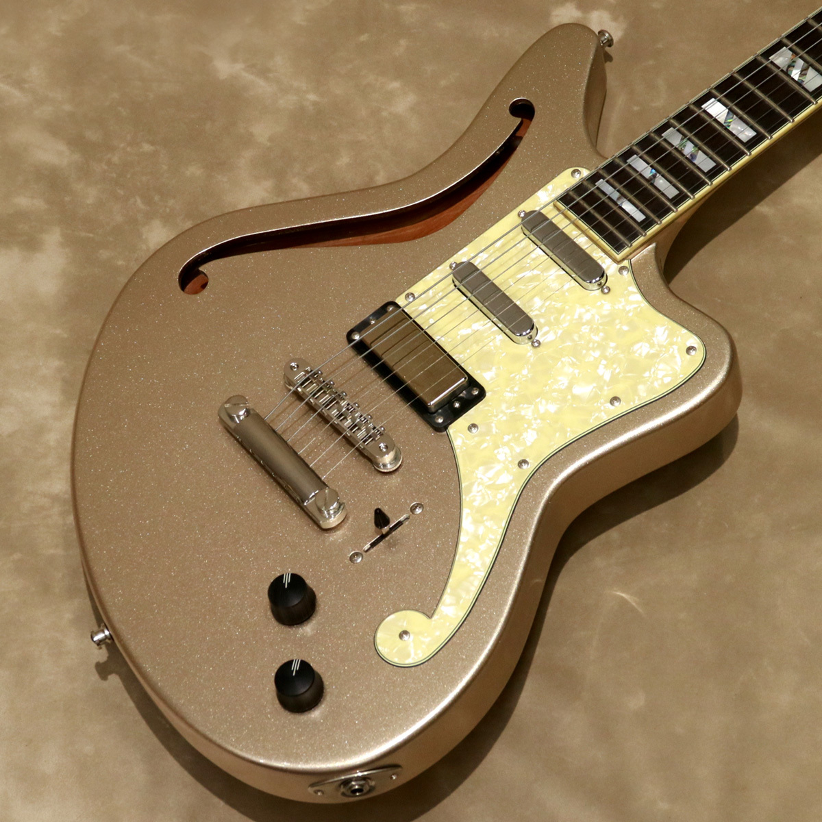 D'Angelico Deluxe Series Deluxe Bedford SH Desert Gold（新品