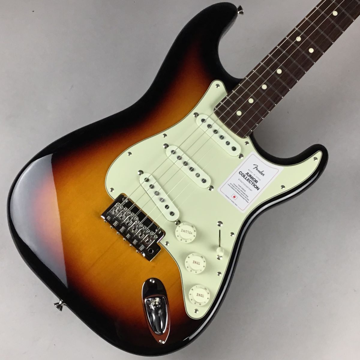 Fender Made in Japan Junior Collection Stratocaster 3-Color Sunburstショートスケール  |現物画像（新品/送料無料）【楽器検索デジマート】