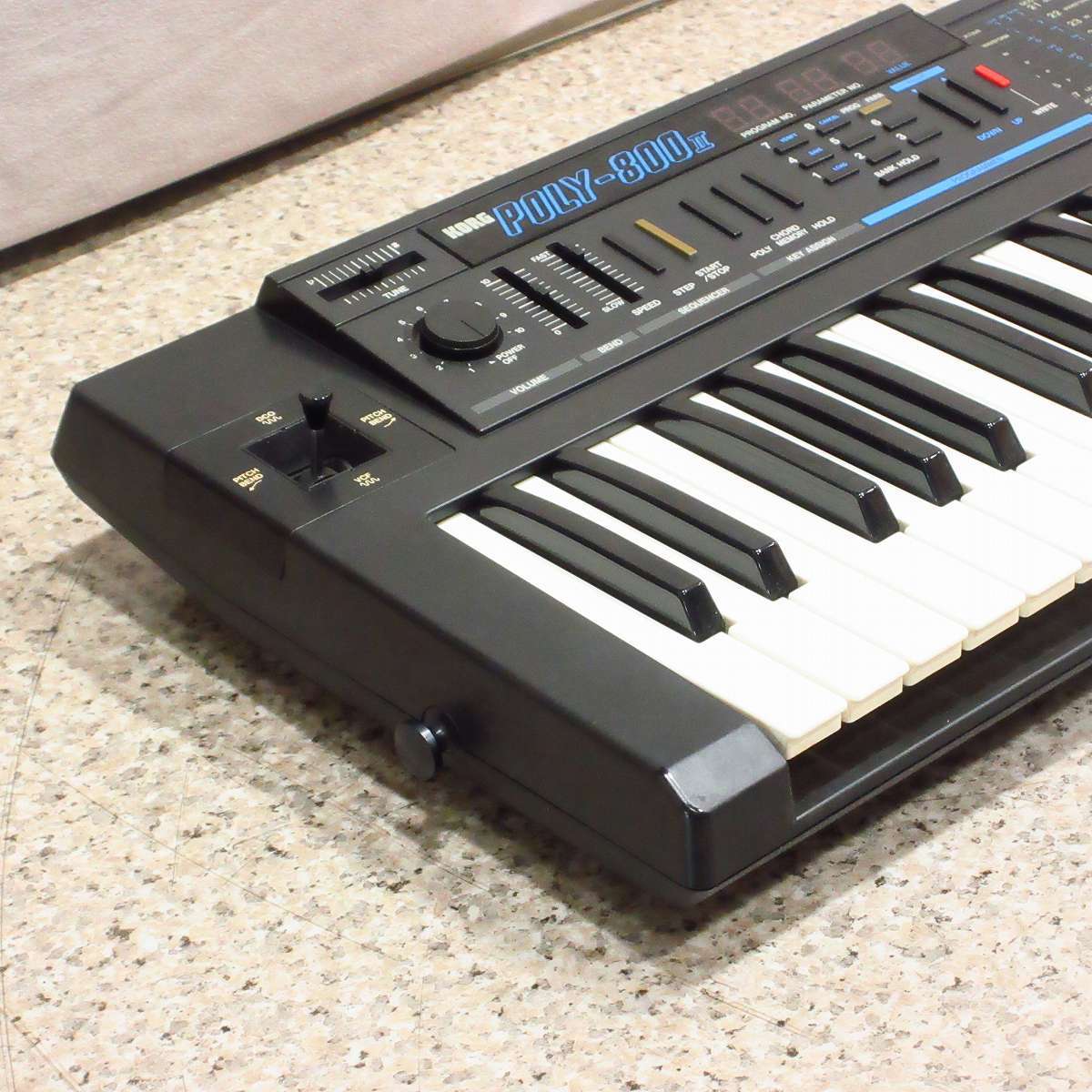 KORG POLY-800II 