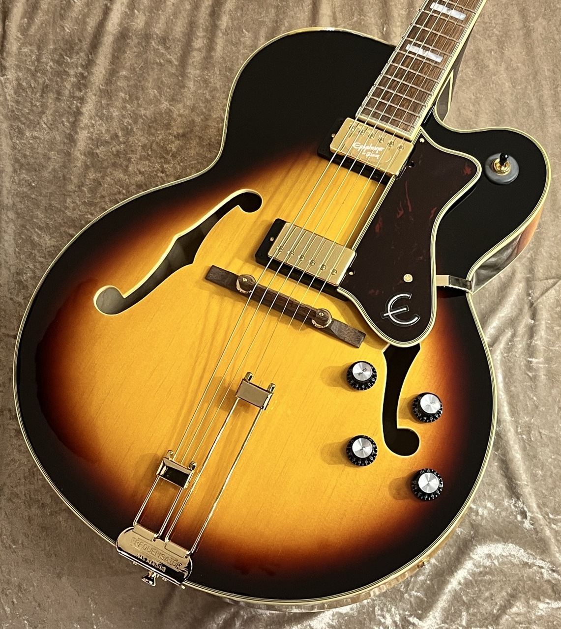 EpiphoneWILDCAT アンテークアイボー ゴールドラメ　ビンデング Conn New Wonder I Alto Saxophone Burnished Gold-plated