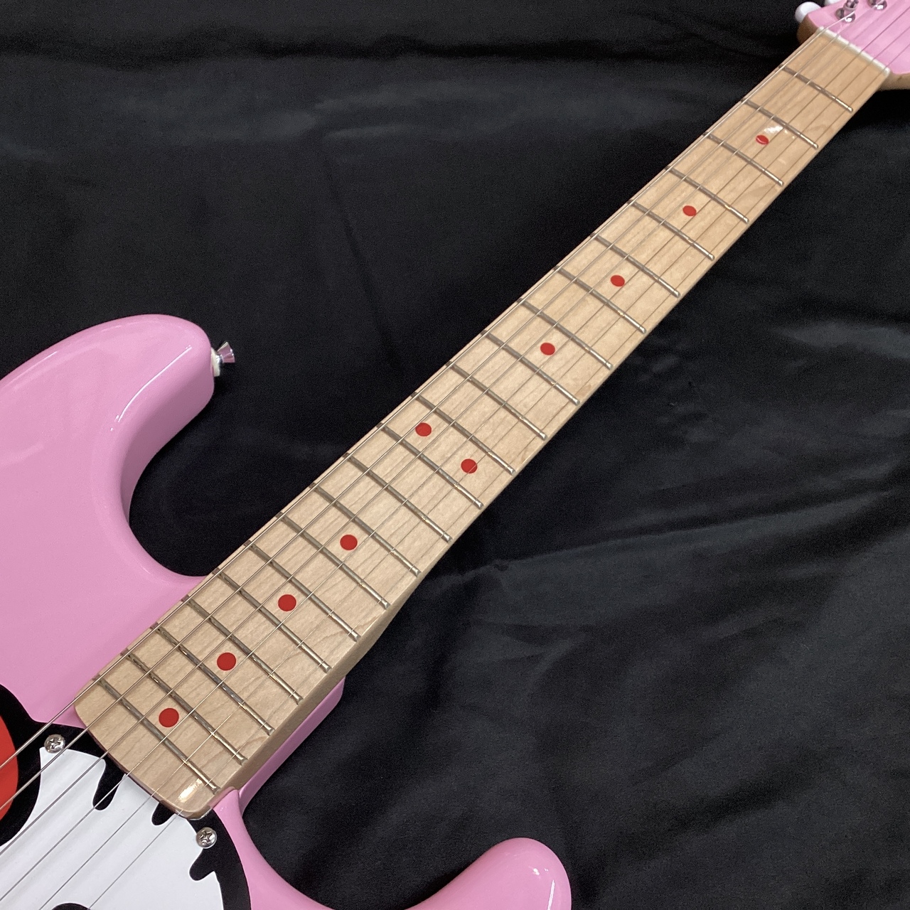 Squier by Fender Limited Edition Hello Kitty Stratocaster (スク