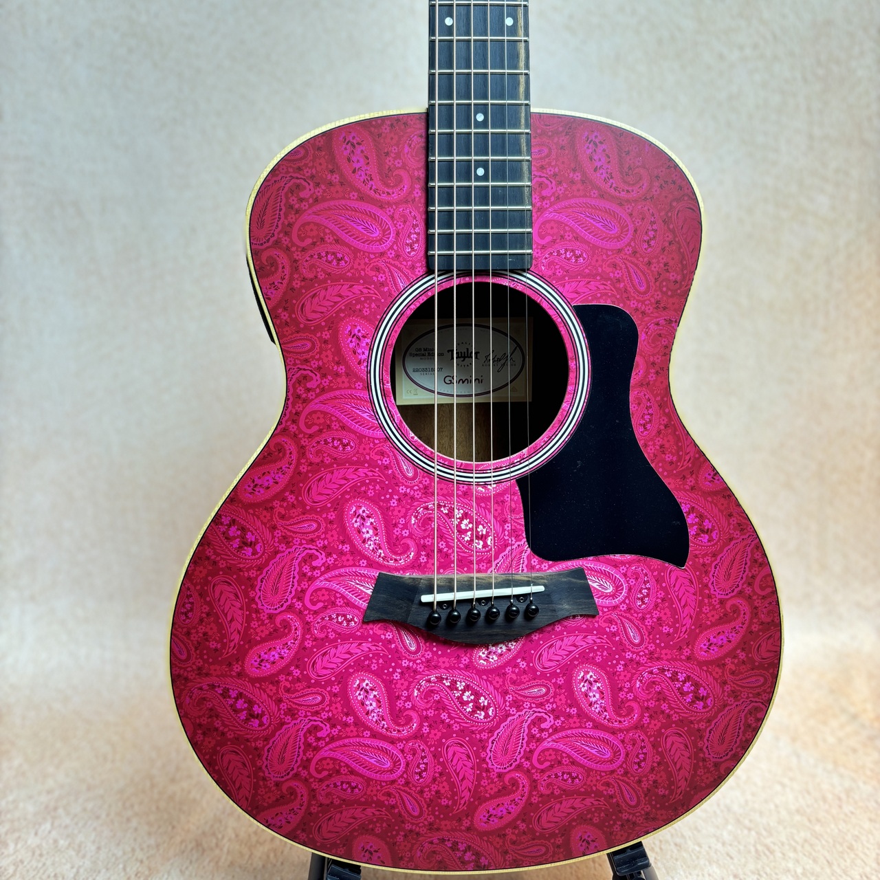 Taylor 【限定モデル】GS Mini-e Fuchsia Pink Paisley #2203315207