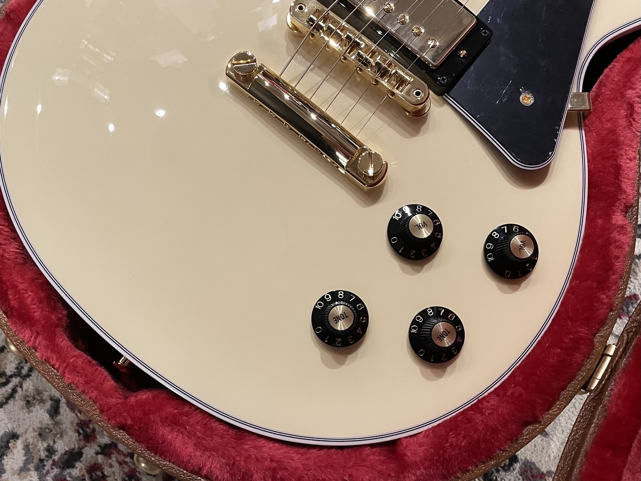 Gibson 【センスが光るカラー】Les Paul Custom 70s Butter