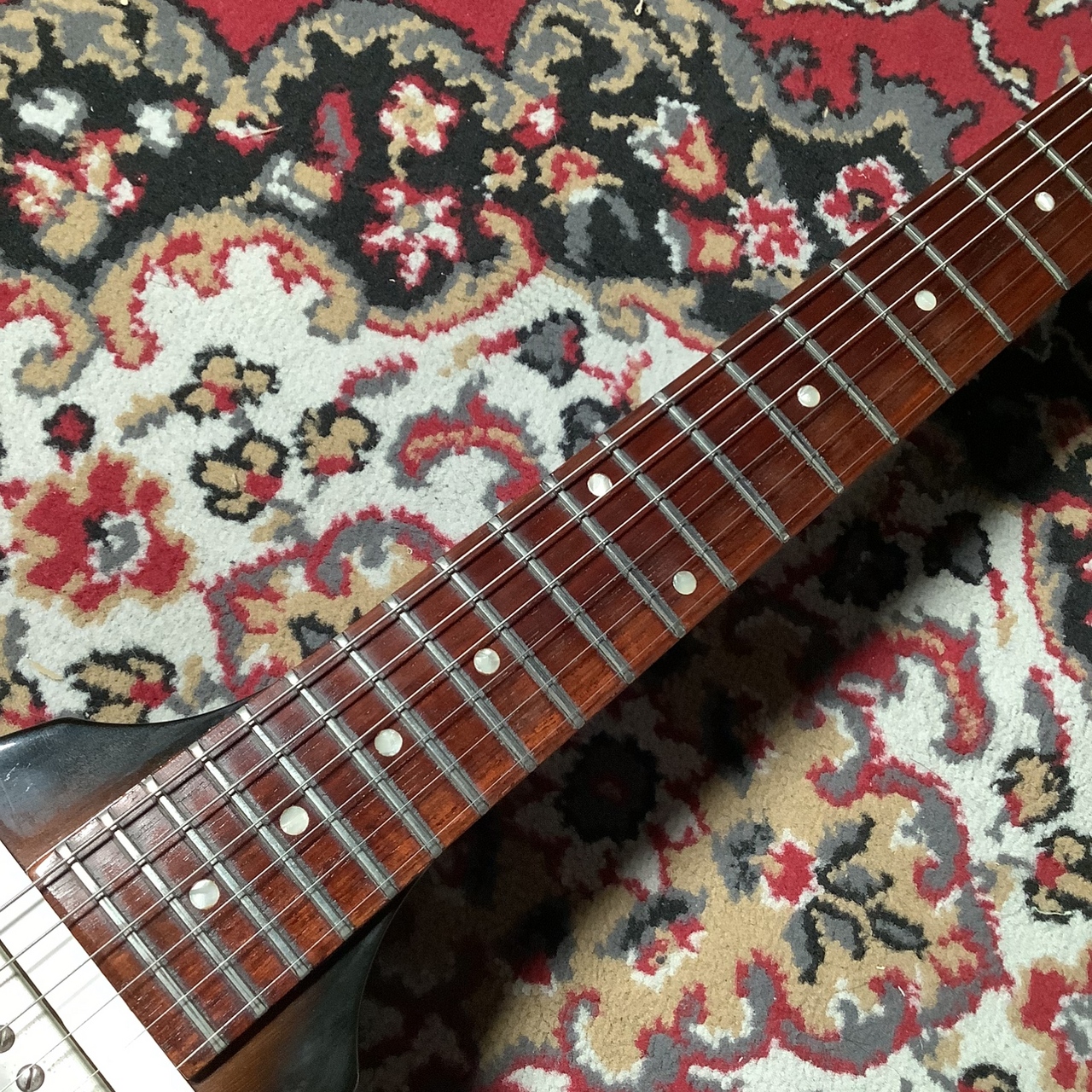 フライングV型エレキギター ※2025年8月13日まで期間限定出品 242159.jpg