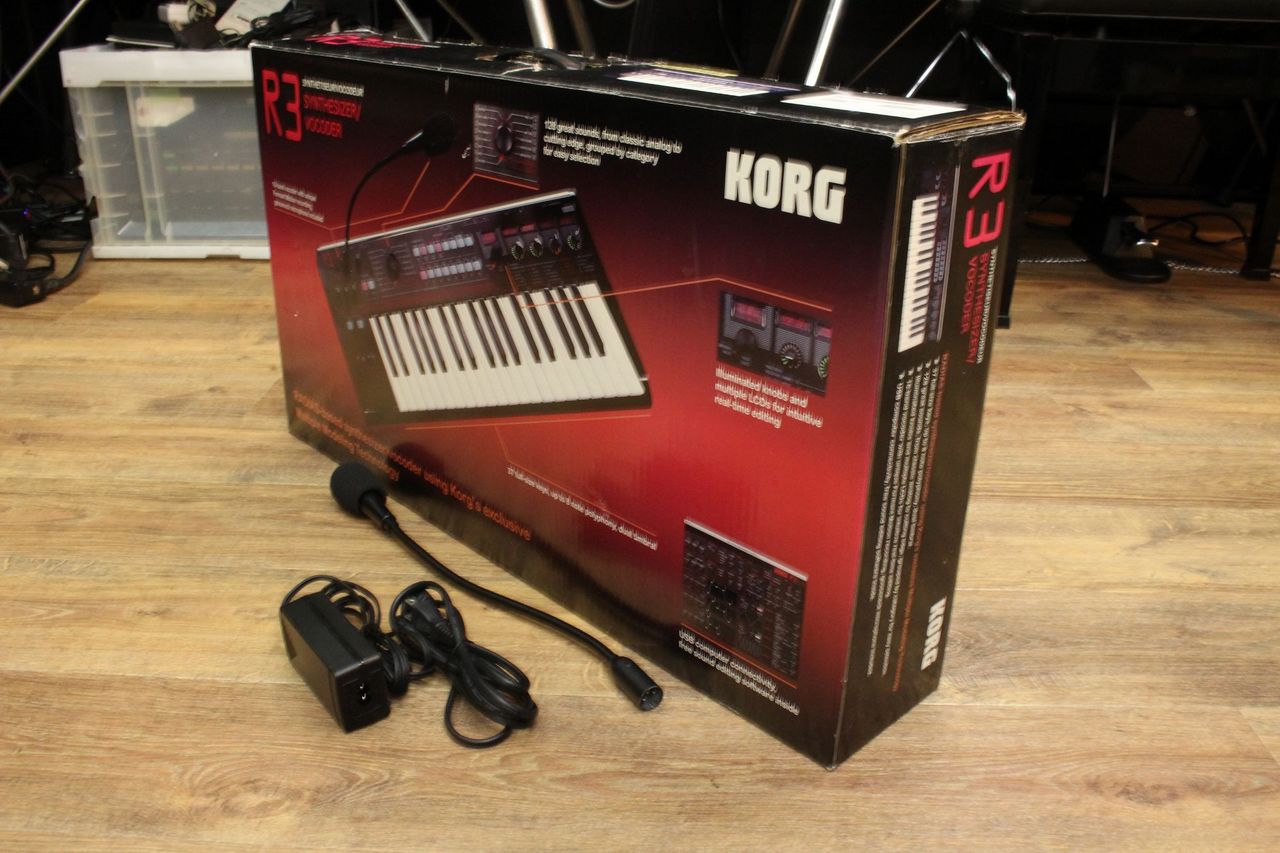 J*k様 コルグ R3 シンセサイザー 中古 Korg R3 Keyboard Synthesizer