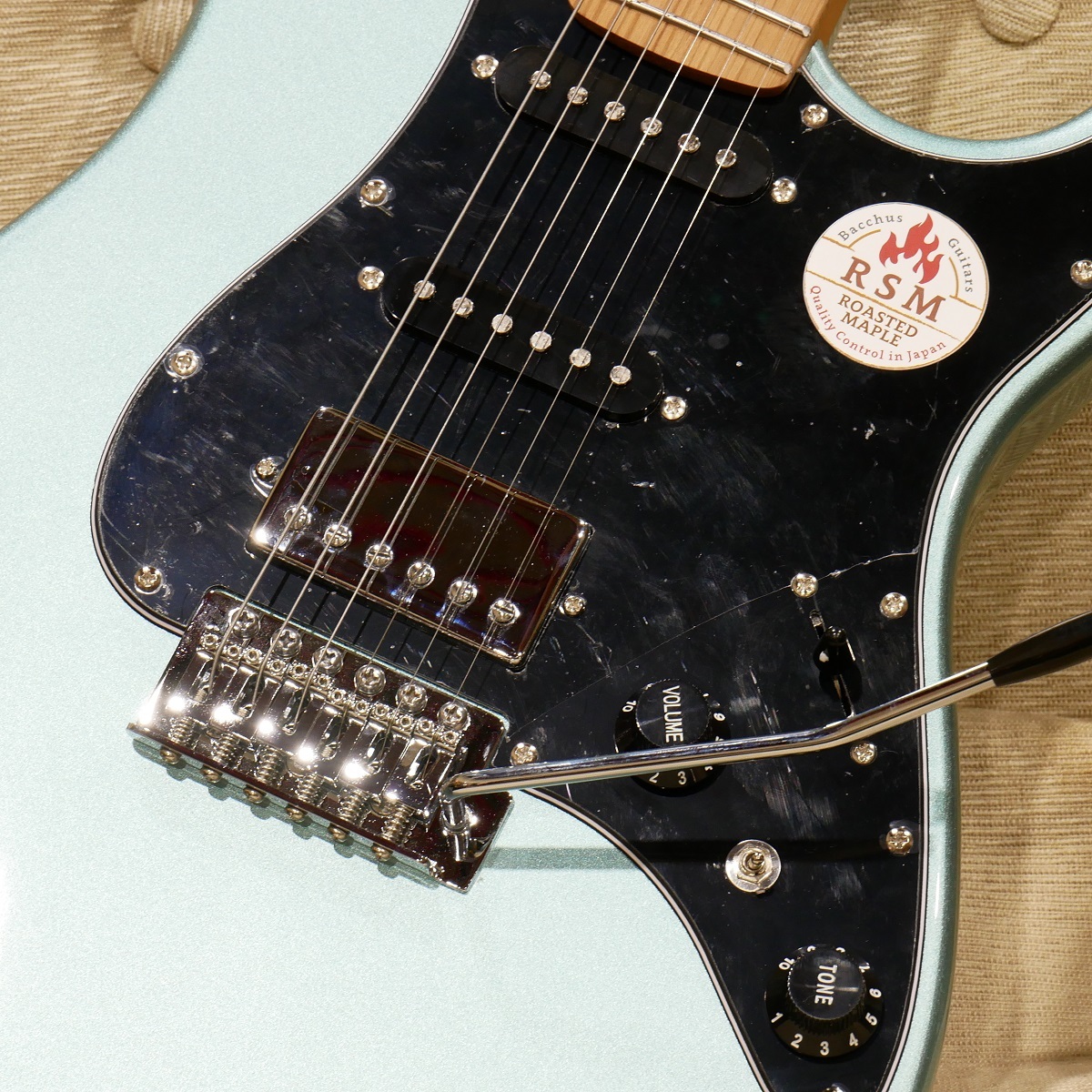 【まりい】Bacchus エレキベース ブルー top_2-730x548.jpg
