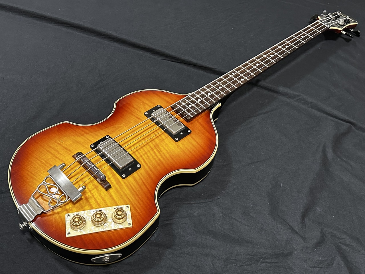 エピフォン ビオラベース　バイオリンベース 美品　アンプ　チューナーセット エピフォン ビオラベース バイオリンベース 美品 アンプ チューナー