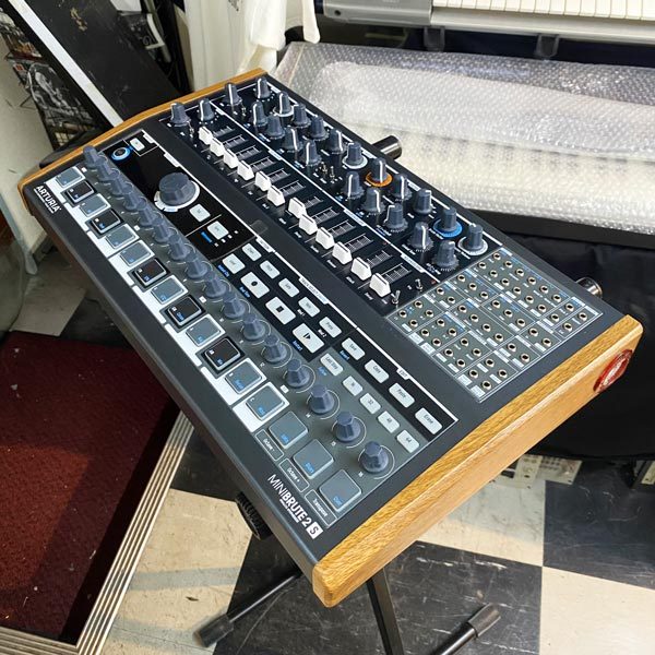 Arturia MINIBRUTE 2S（中古）【楽器検索デジマート】