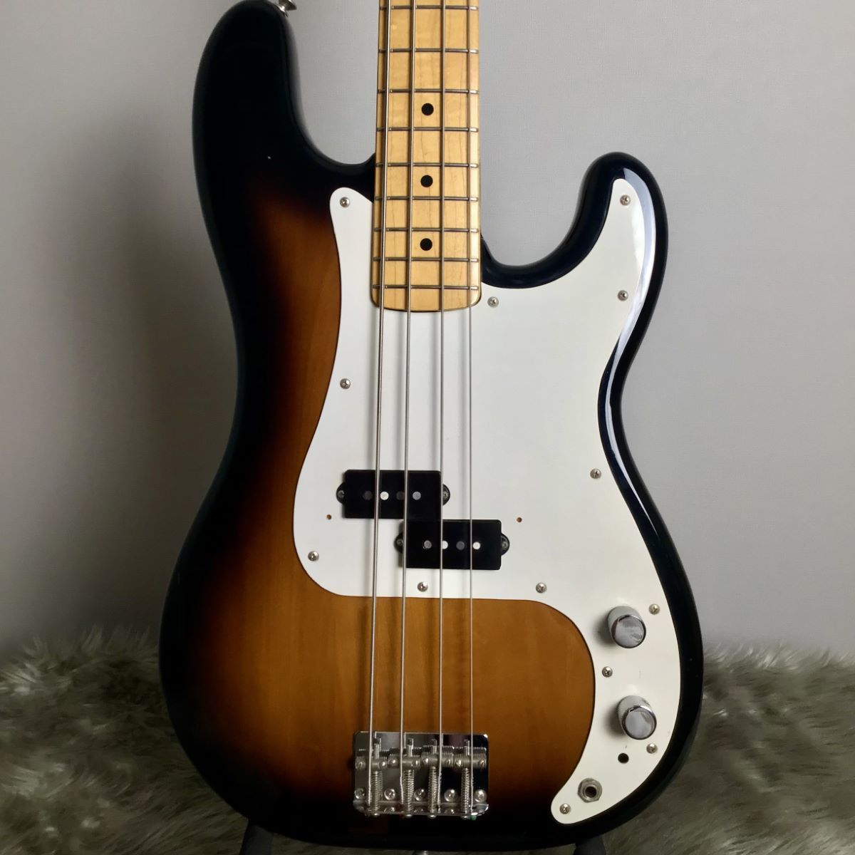 Squier by Fender Squier by Fender Precision Bass 1982 made in 