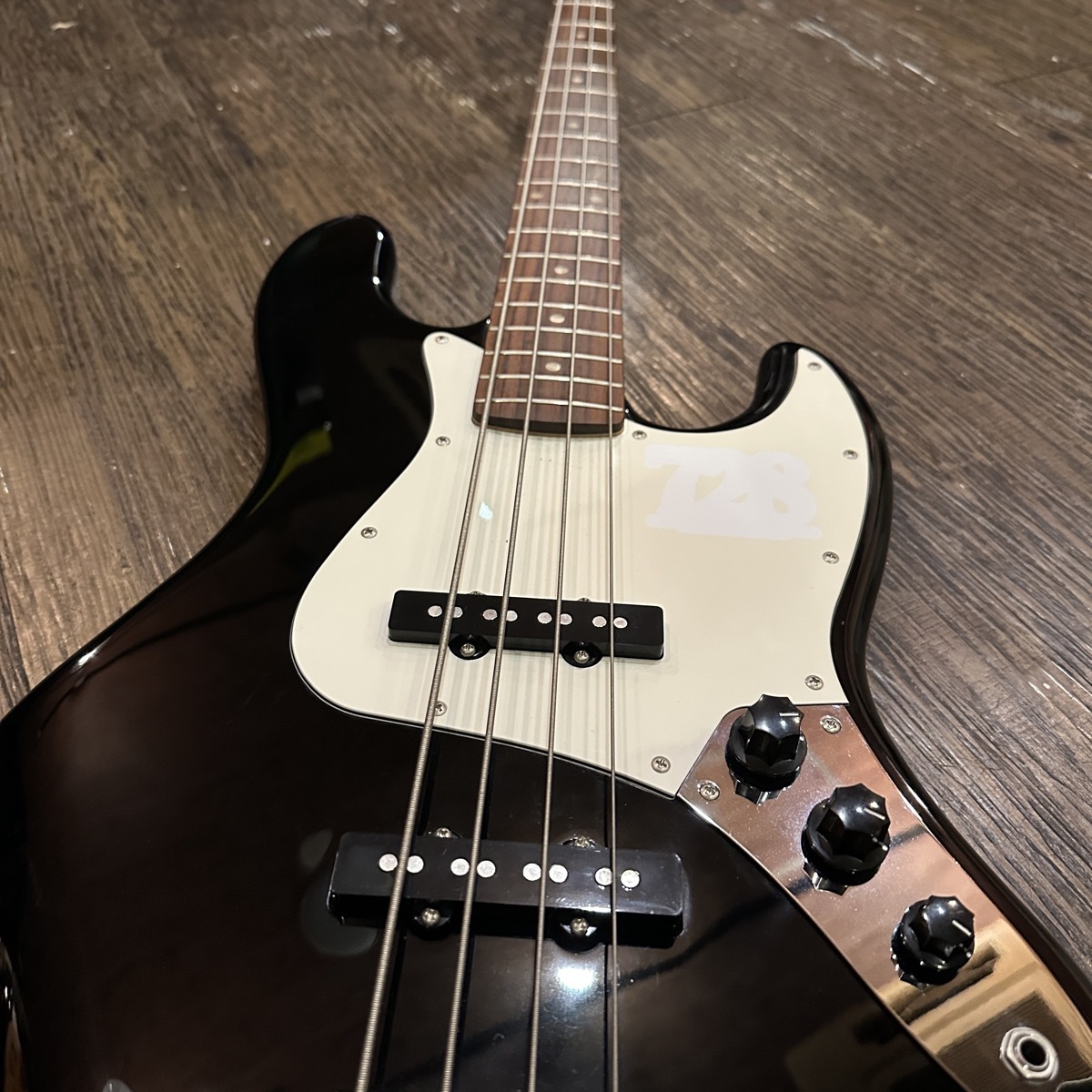 Squier by Fender Standard Jazz Bass 2012年製 Electric Bass