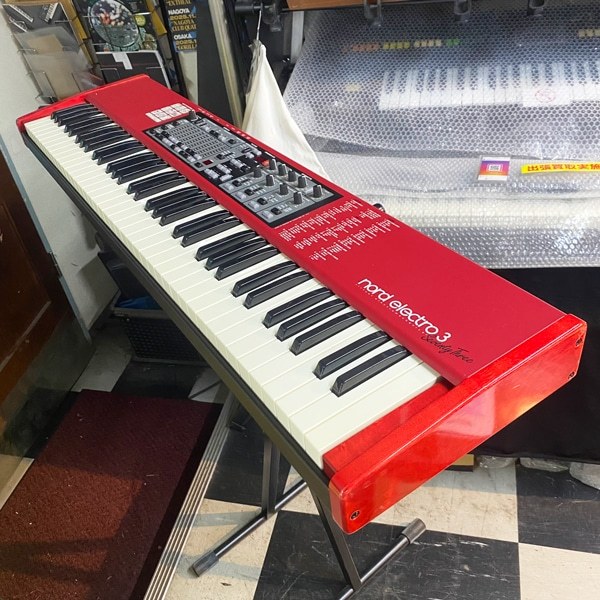 Nord Electro 3 hp 73鍵 シンセサイザー、ハードケース付 CLAVIA Nord Electro 3 73KEY （中古）【楽器検索デジマート】
