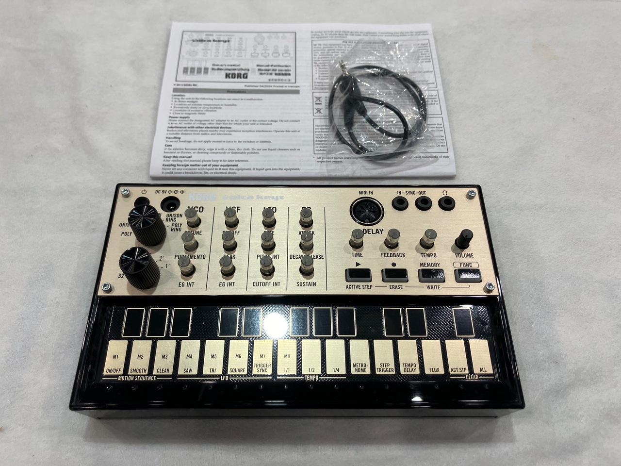 korg volca keys アナログシンセサイザー ACアダプター付き Amazon | KORG アナログループシンセサイザー volca keys
