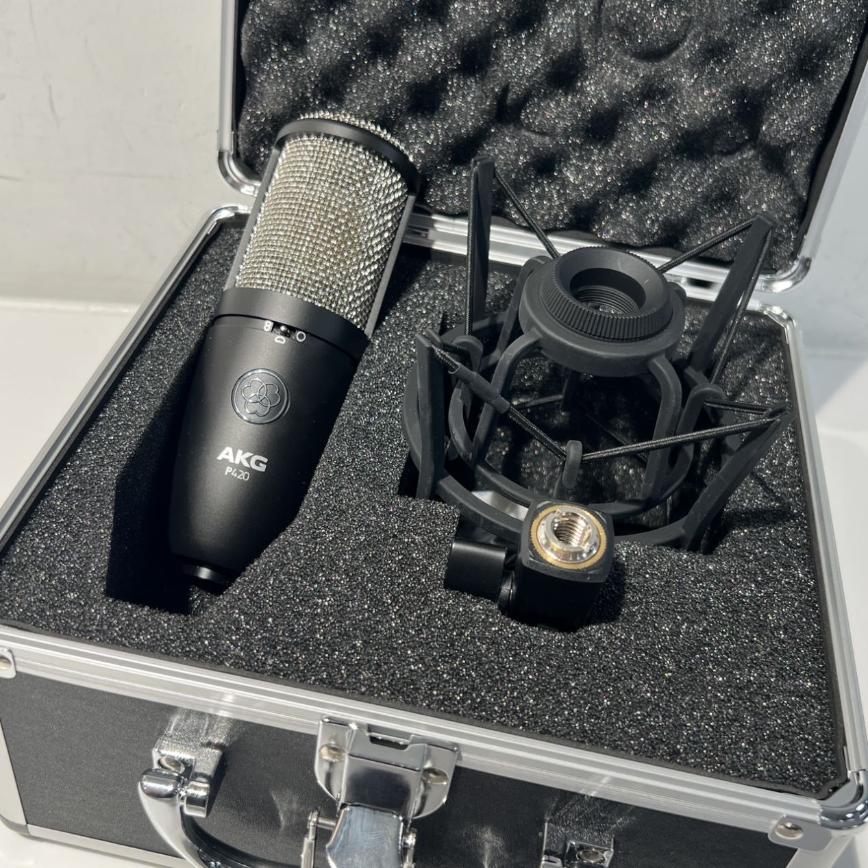 AKG P420 コンデンサーマイク 保証・箱付き AKG P420 コンデンサーマイク 保証・箱付き