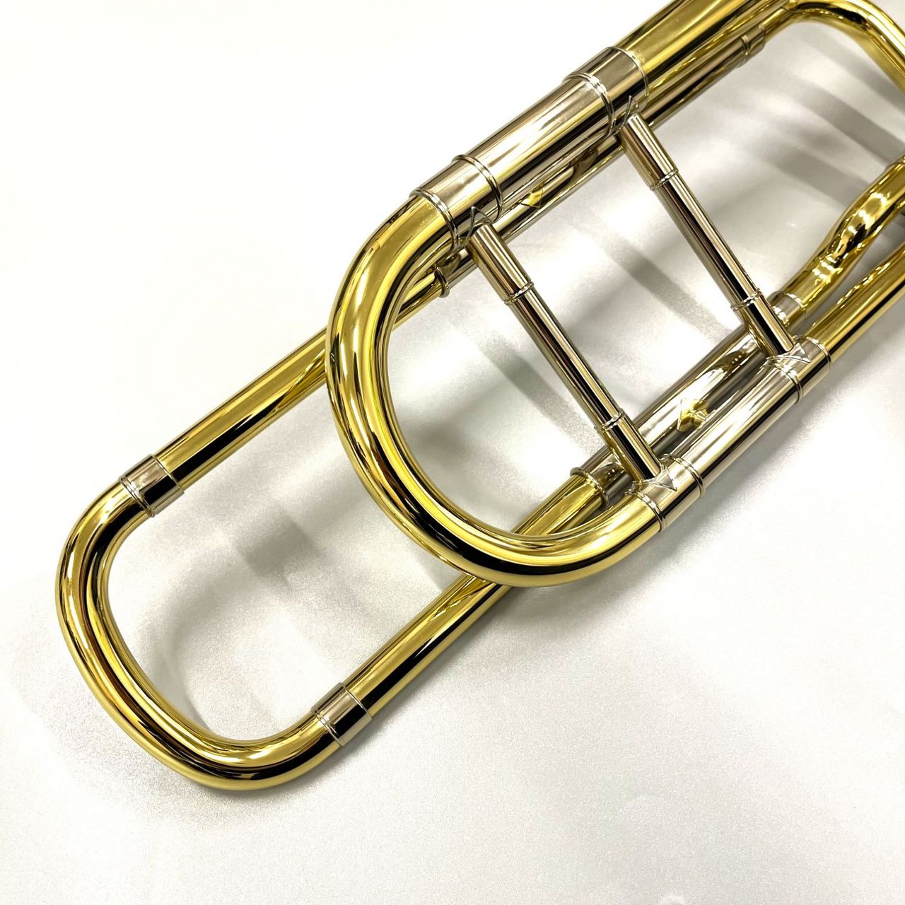 Bach 42BO GL イエローブラスベル ラッカー仕上げ オープンラップ