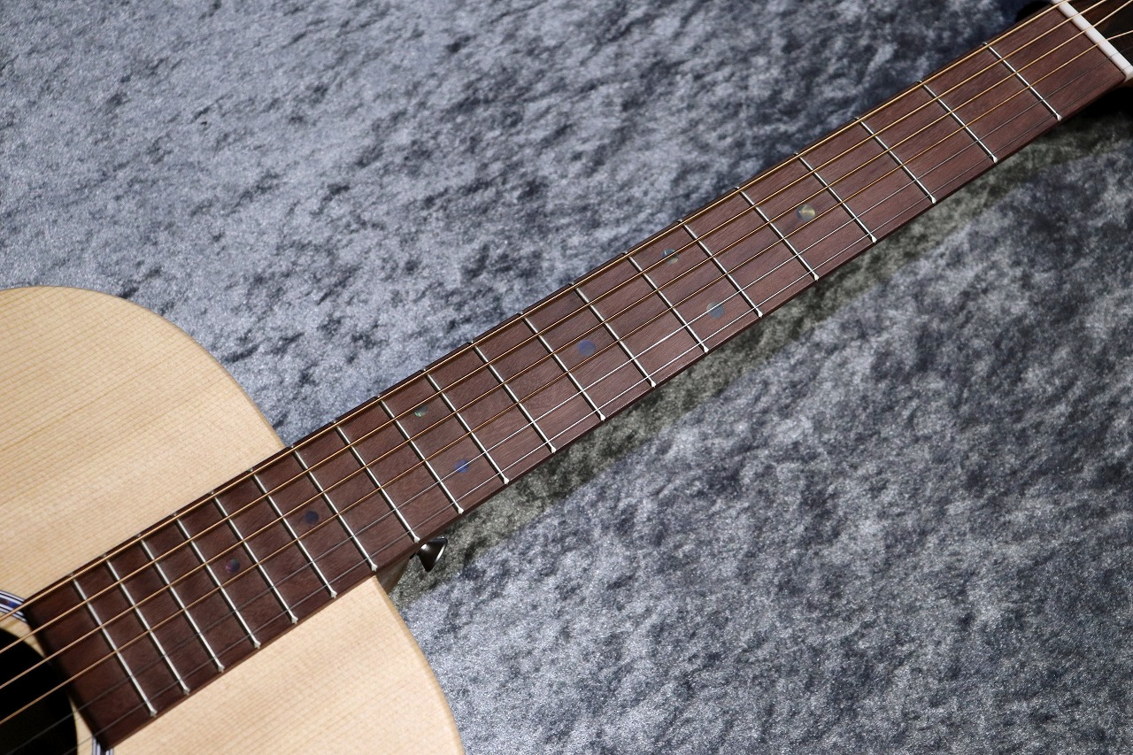 Martin 000-X2E BRAZ #3025827 【スプルース×HPL】【現物写真