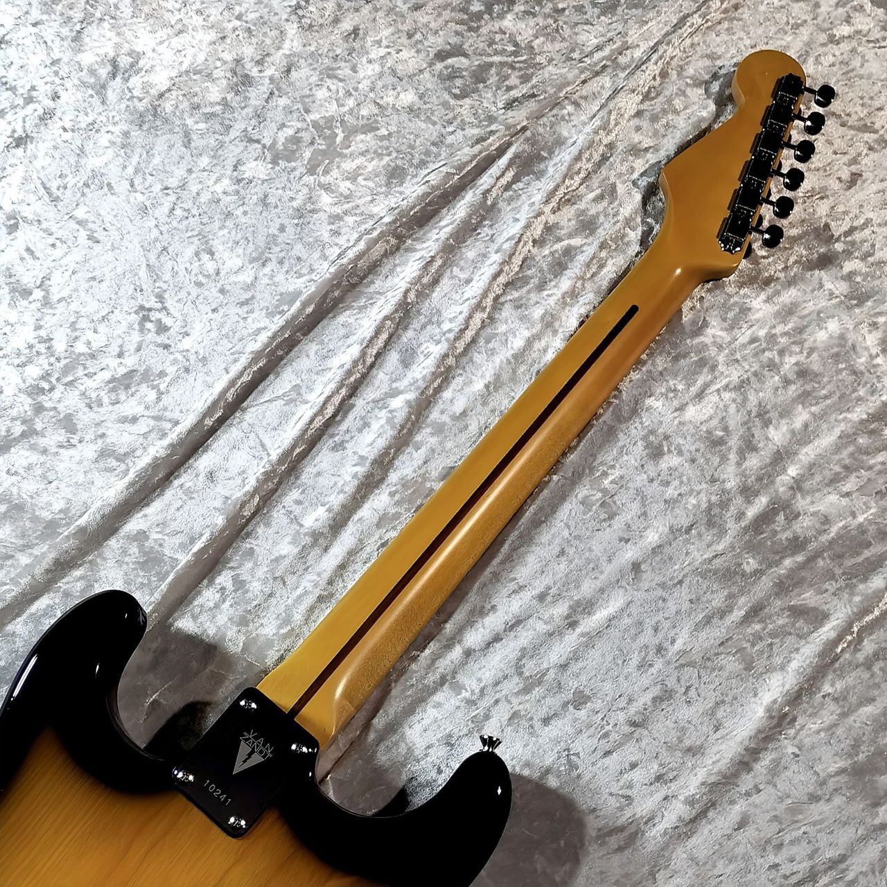 Vanzandt STV-R1 2Tone Sunburst 極薄ニトロセルロースラッカー