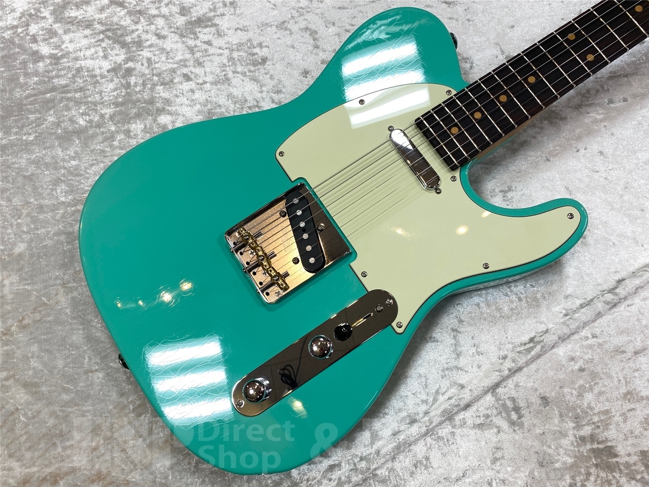 お洒落　中古　色打掛　グリーン＆ブルー系　個性的な逸品です。 お洒落 中古 色打掛 グリーン＆ブルー系 個性的な逸品です。