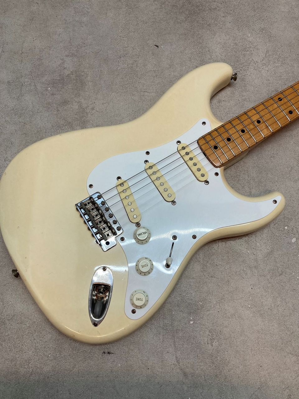 Squier by Fender SST-30