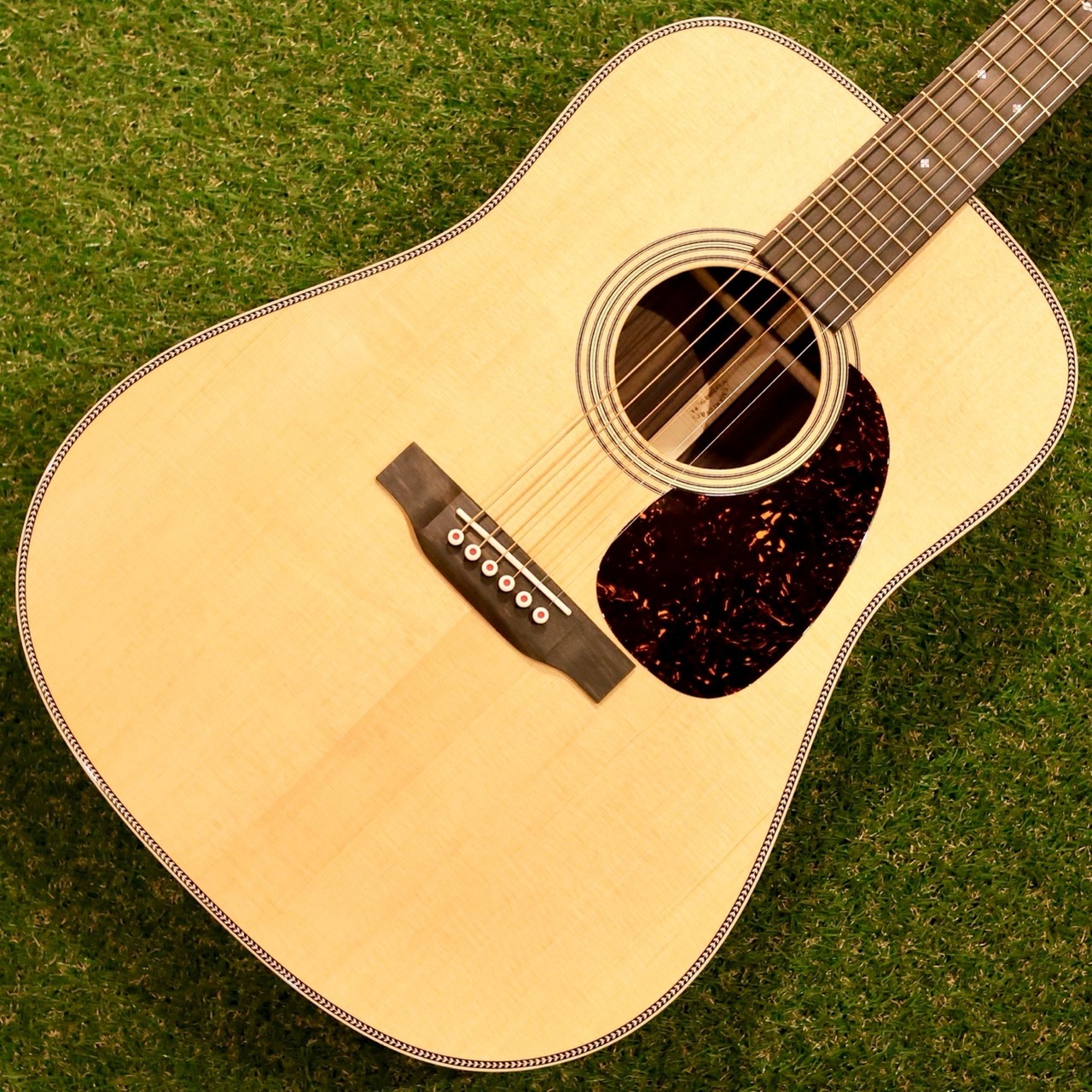 Martin D28 シリアルナンバー入り木製プレートです。Martin D-28