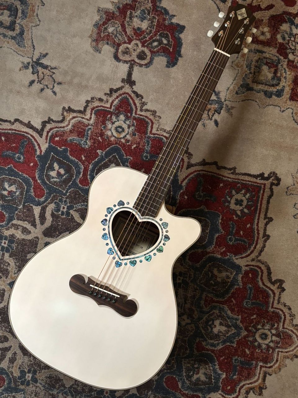 ホワイト アコースティックギター スタンド付き カッタウェイ Zemaitis CAF-90HCW WHT AB エレアコ ハート形ホール カッタウェイ