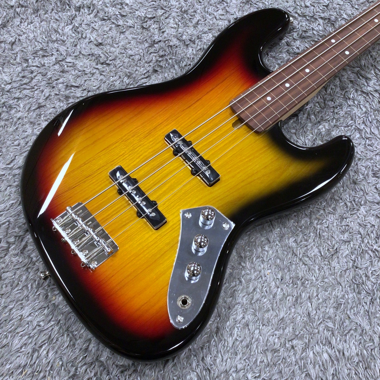 Bacchus BJB-1R-FL 3TS (3-Tone Sunburst) -Univers Series